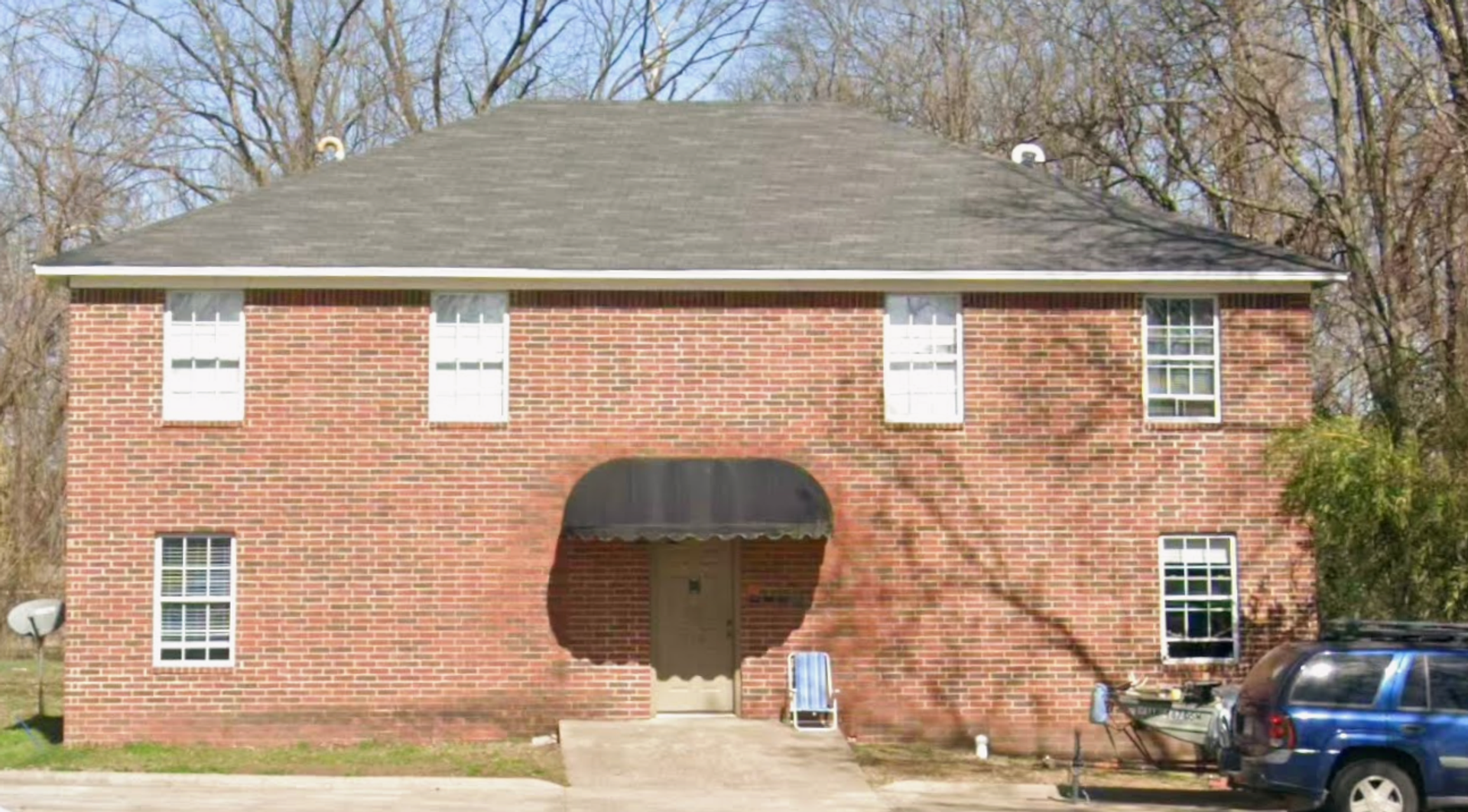 Russellville Apartment: 110 W 5th St