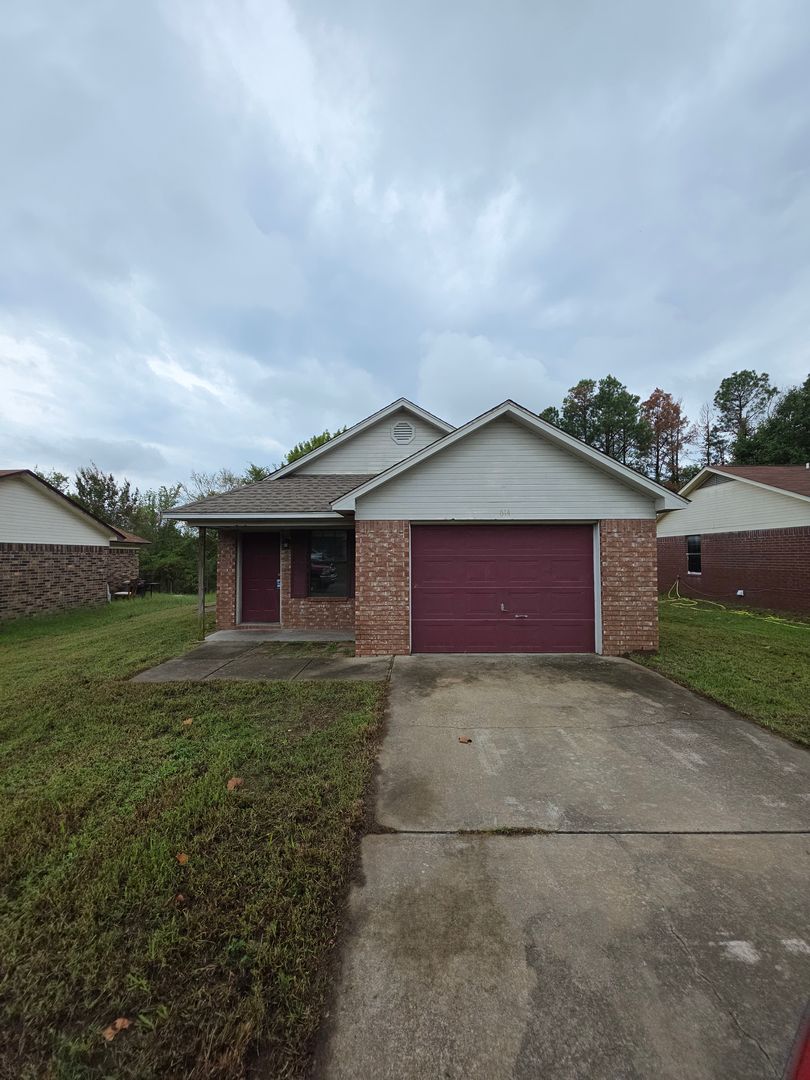 Russellville House: 614 E 23rd St