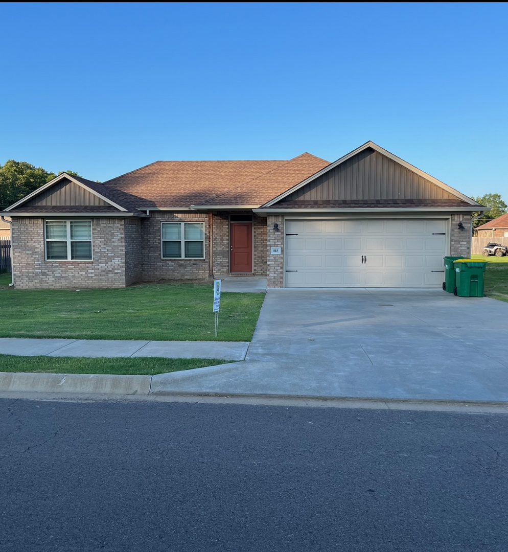Russellville House: 815 S Pittsburg Ave