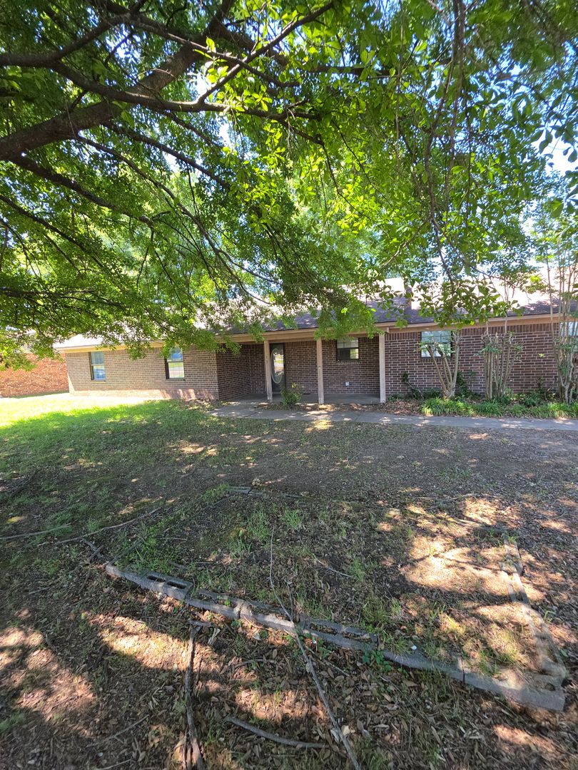 Russellville Apartment: 613 East 16th A