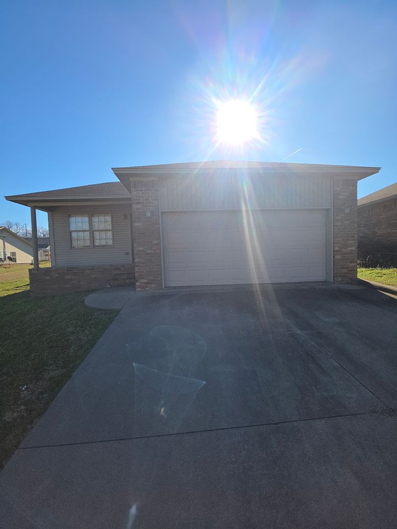 Russellville House: 805 West 12th Street