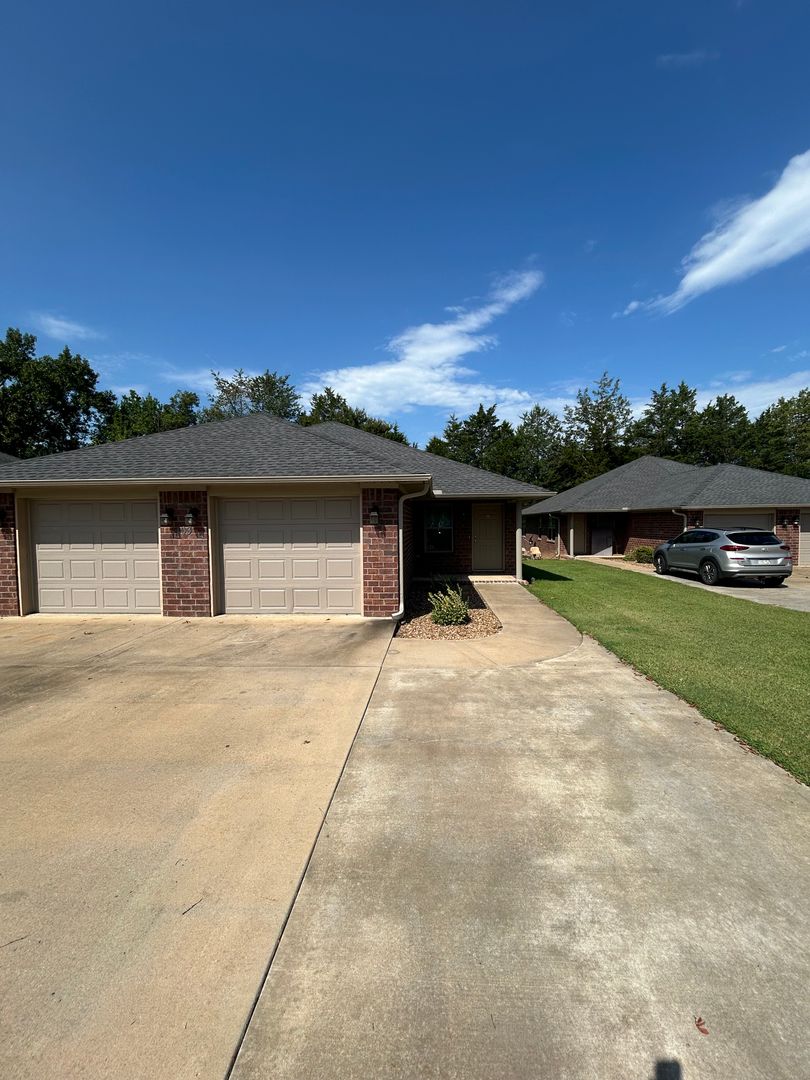Dover Apartment: 103 Sequoya Dr. A & B