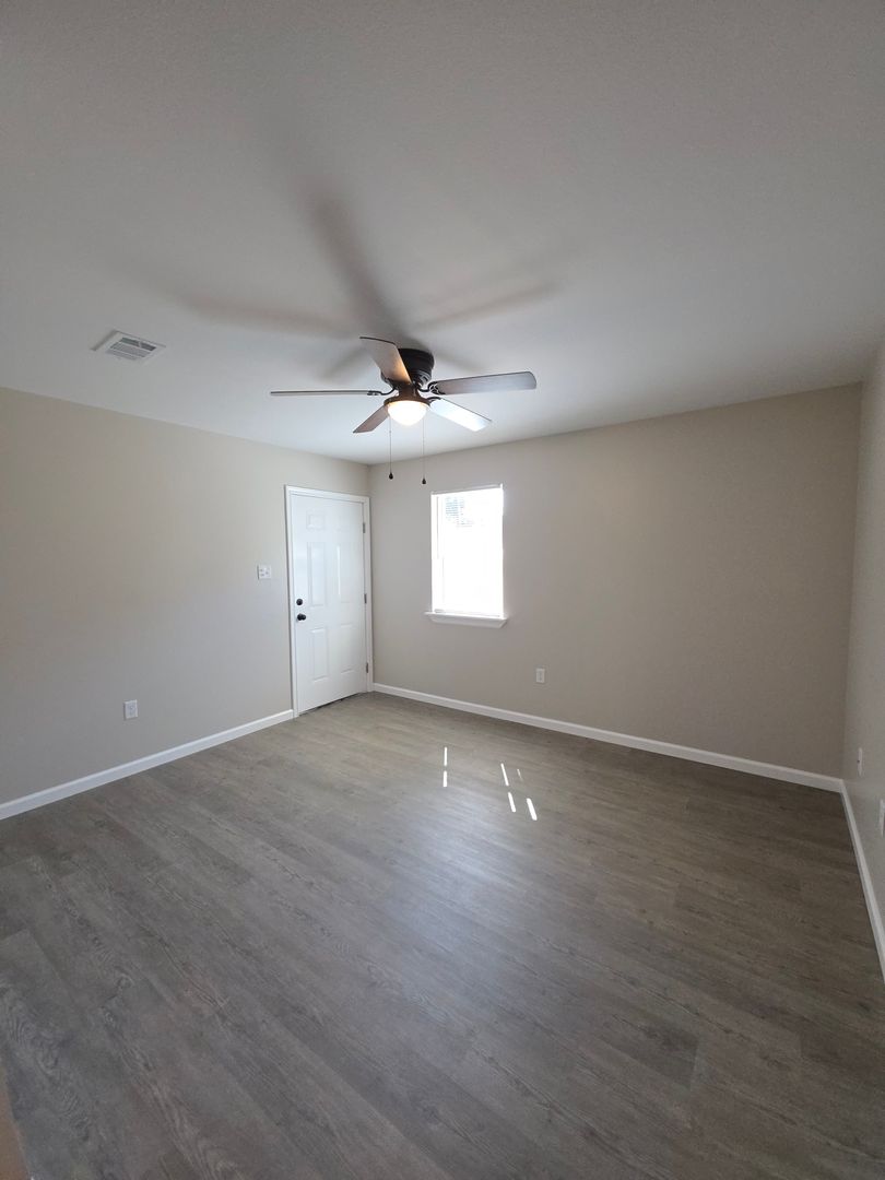 Russellville Apartment: 911-925 West 12th St.