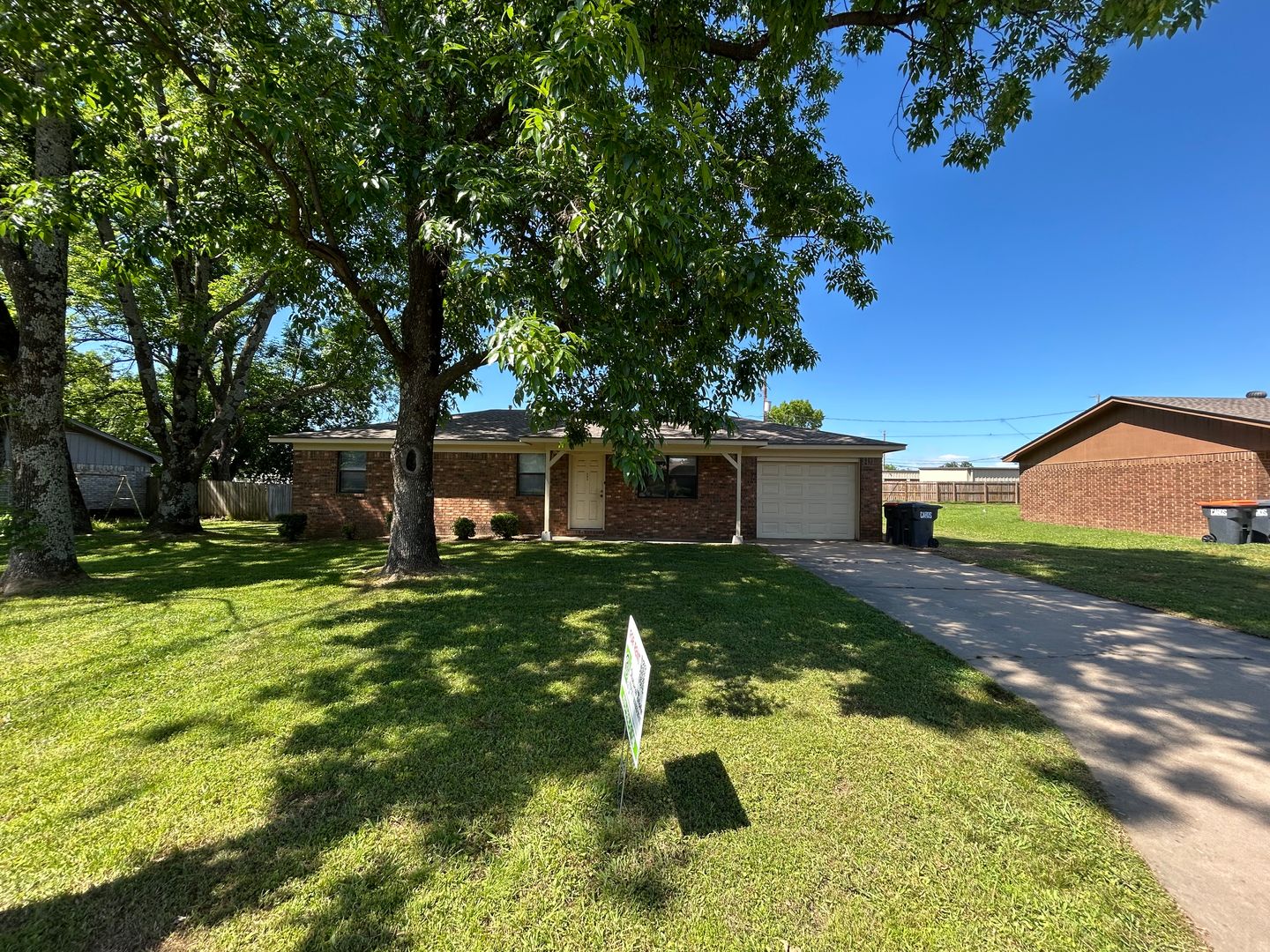 Russellville House: 2601 E 17th St