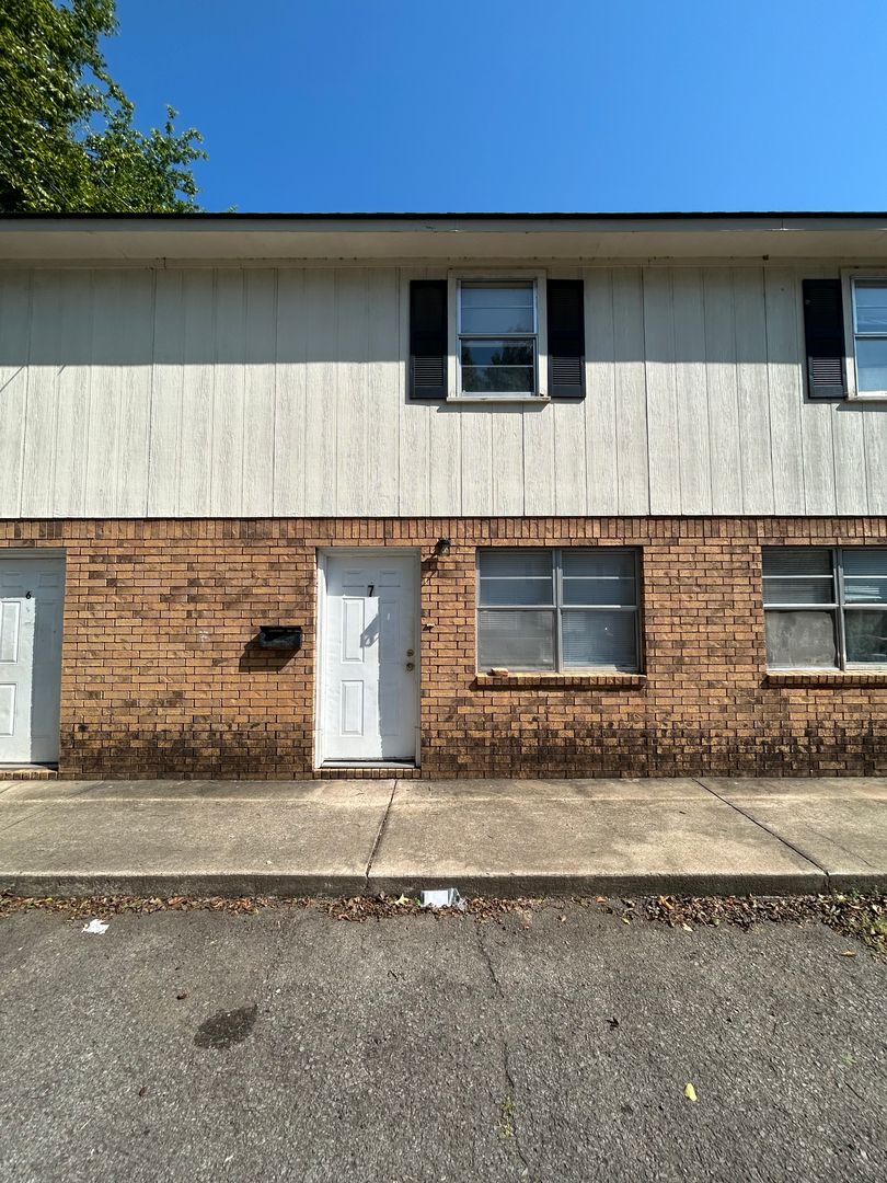 Russellville Apartment: 301 N Joplin Ave
