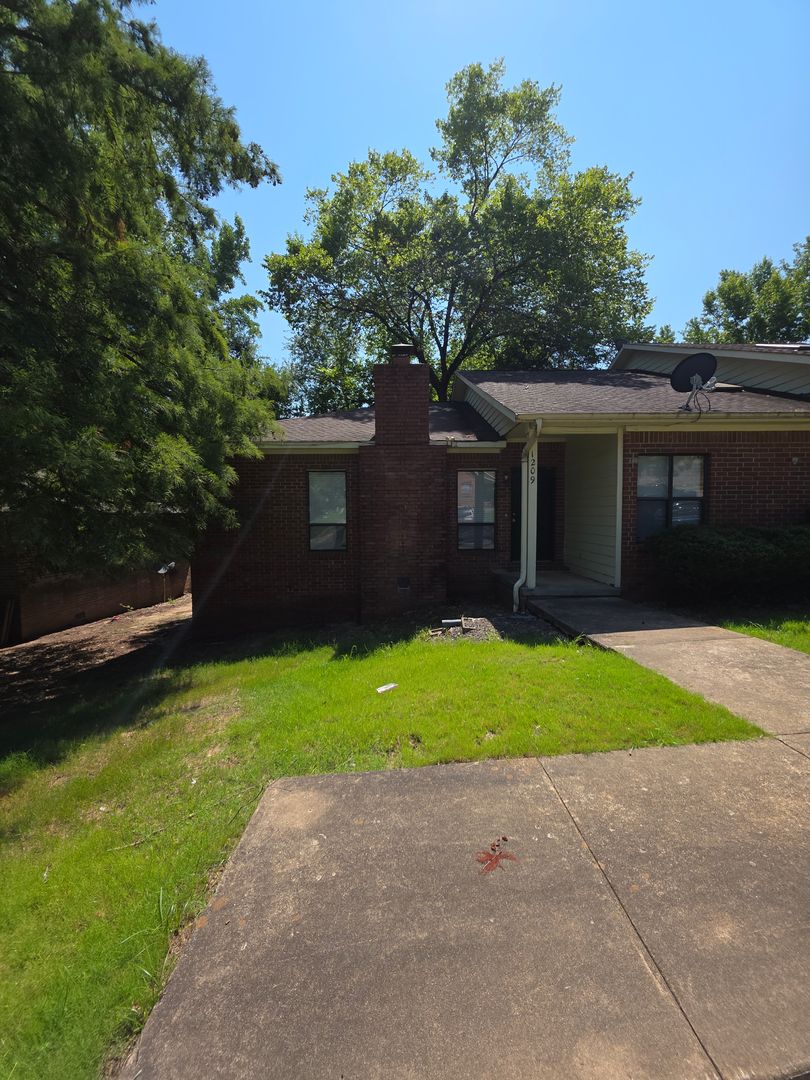 Russellville Apartment: 1208-1215 Town & Country Lane