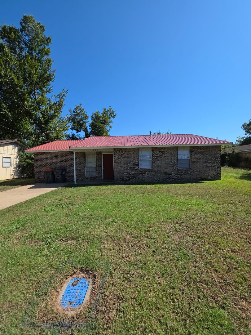 Russellville House: 802 N. Boston Avenue