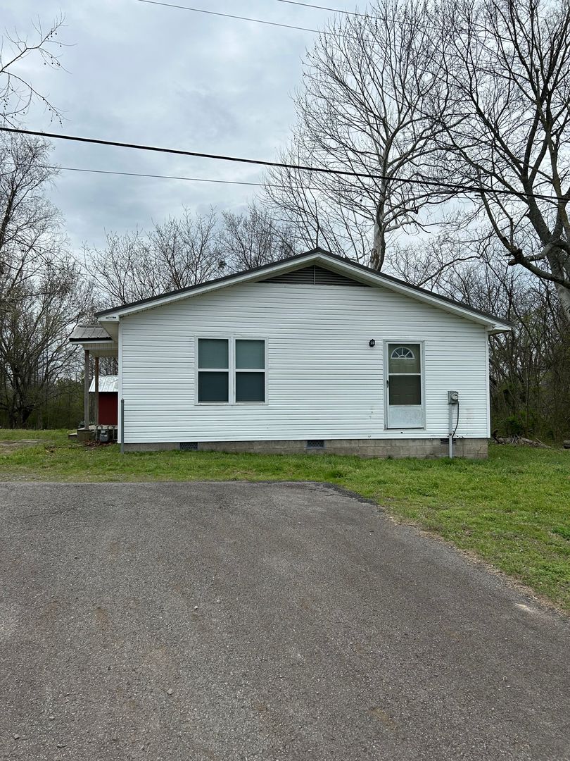 Russellville House: 1551 AR-247