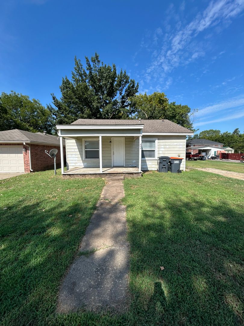 Russellville House: 803 N Denver Ave