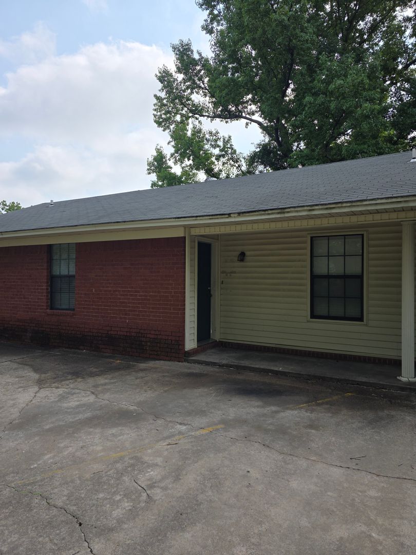 Russellville Apartment: 600 East 8th St. #1