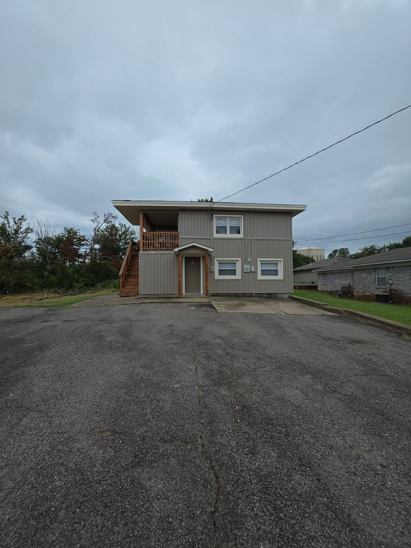 Russellville Apartment: 709 W 13th