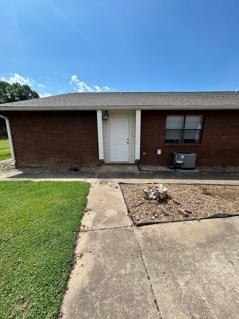 Dover Apartment: 72-112 Sequoya Dr.