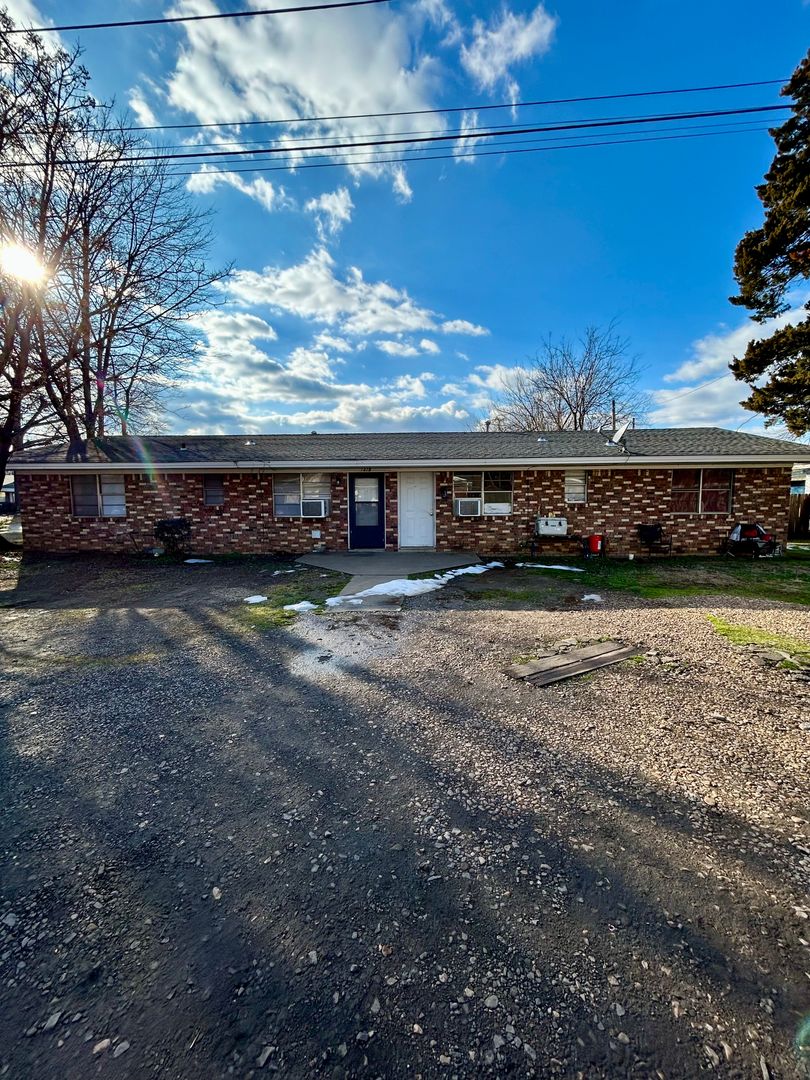 Russellville Apartment: 1416 S. Boston Ave