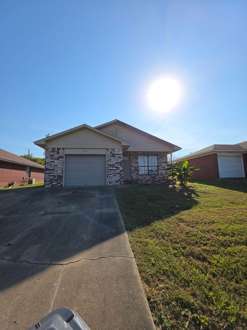 Russellville Apartment: 817 West 12th St.