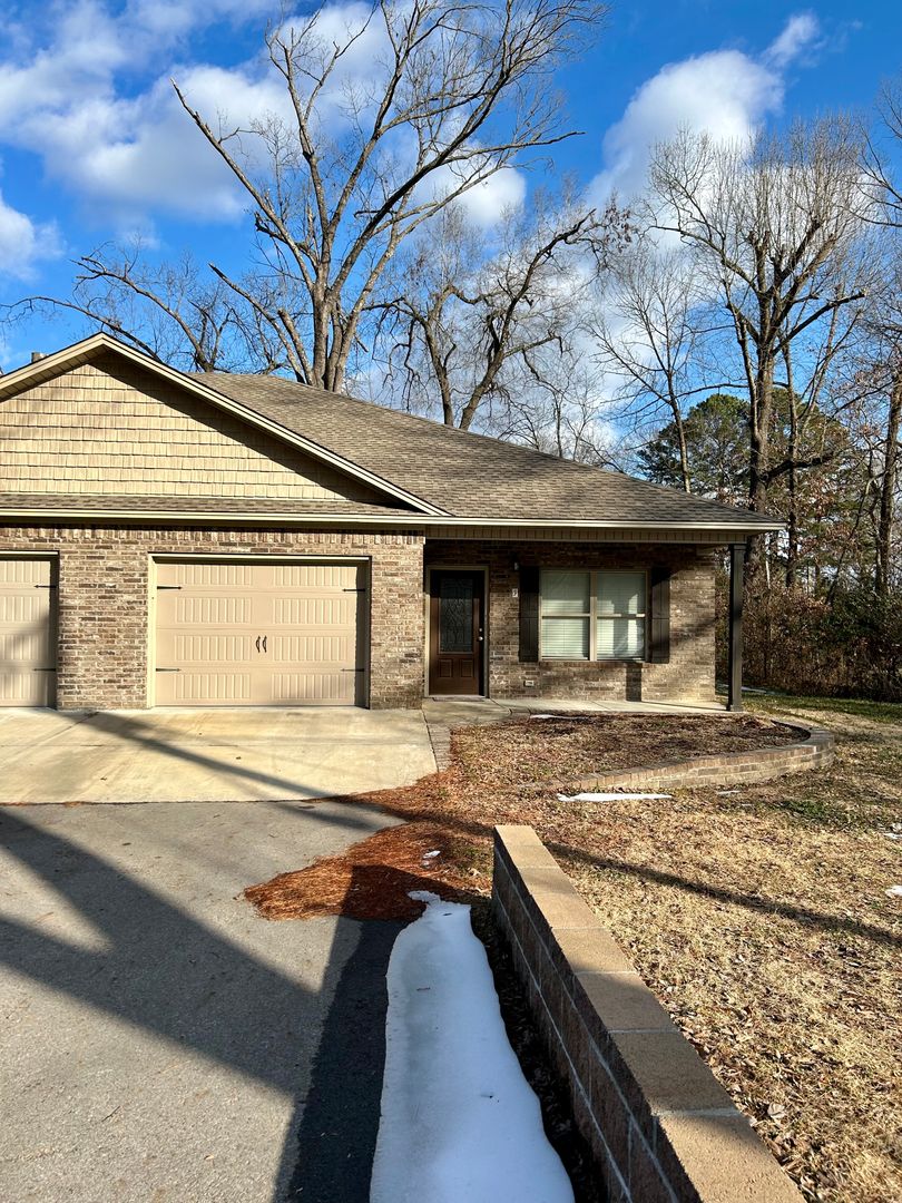 Russellville Apartment: 110 N Fairbanks Ave