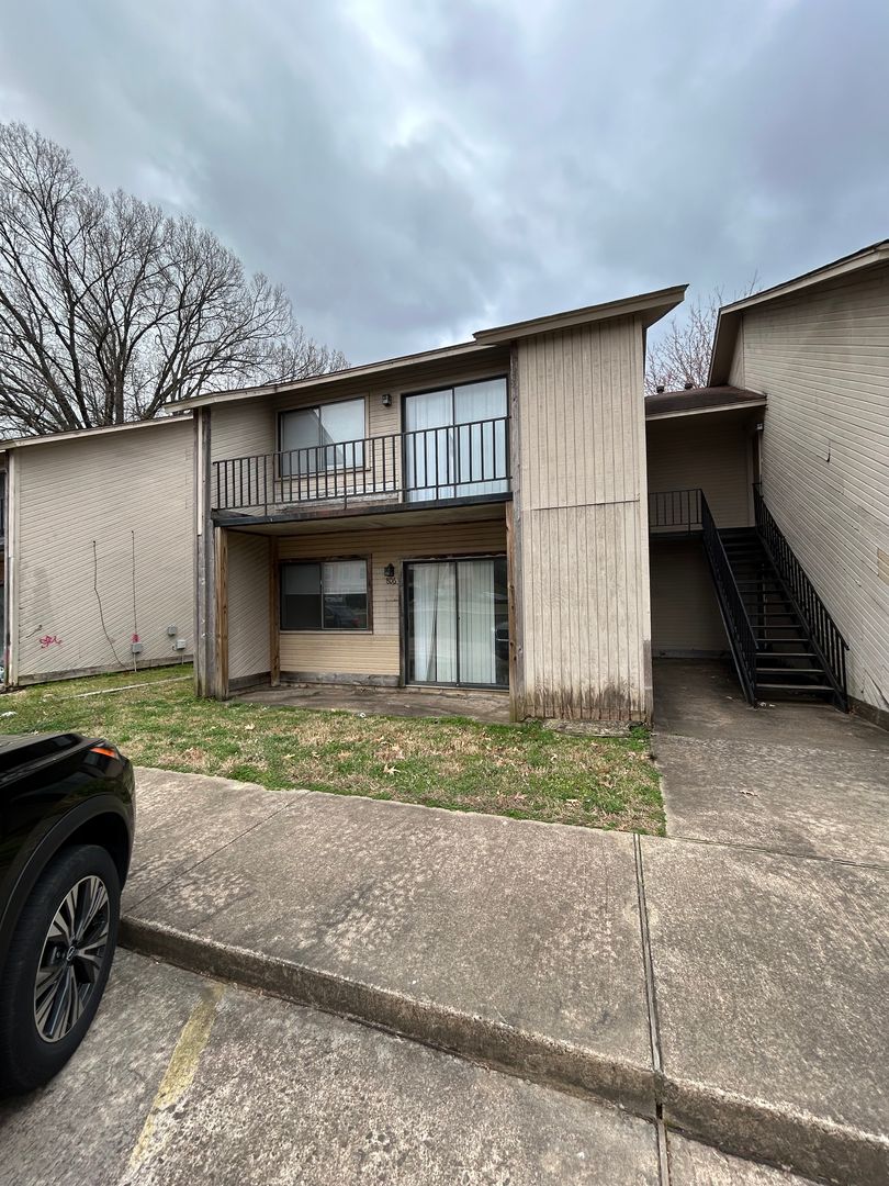 Russellville Apartment: 802-816 East O Street