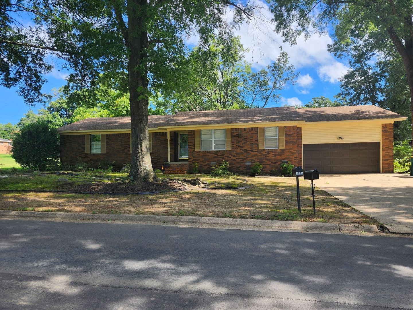 Russellville House: 1810 West 3rd Ct.