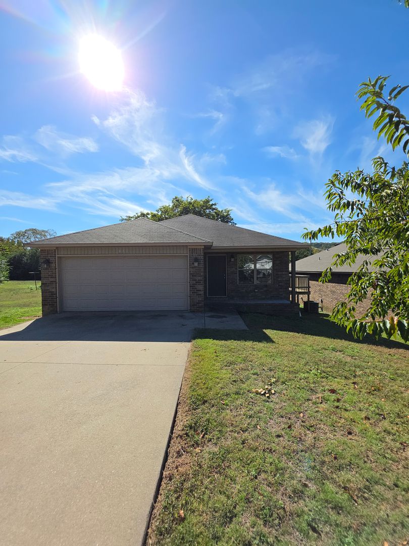 Russellville House: 813 W. 14th St