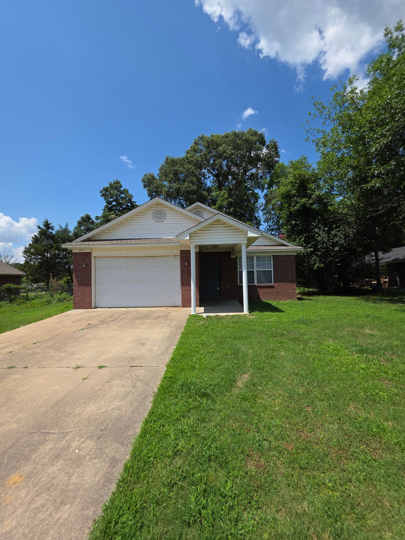 Dardanelle House: 106 Willow Creek Dr