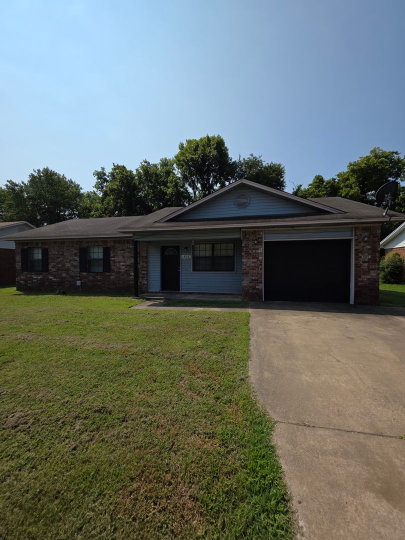 Russellville House: 1508 E L St