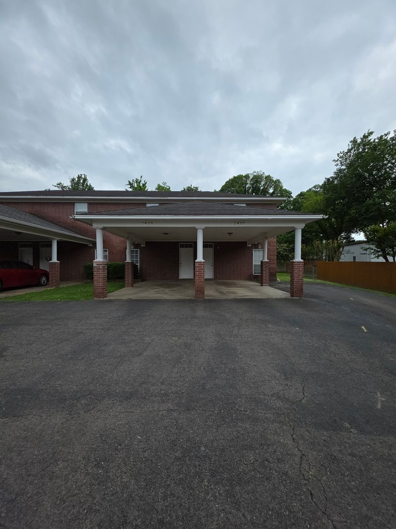 Russellville Apartment: 2621 - 2635 West C St.