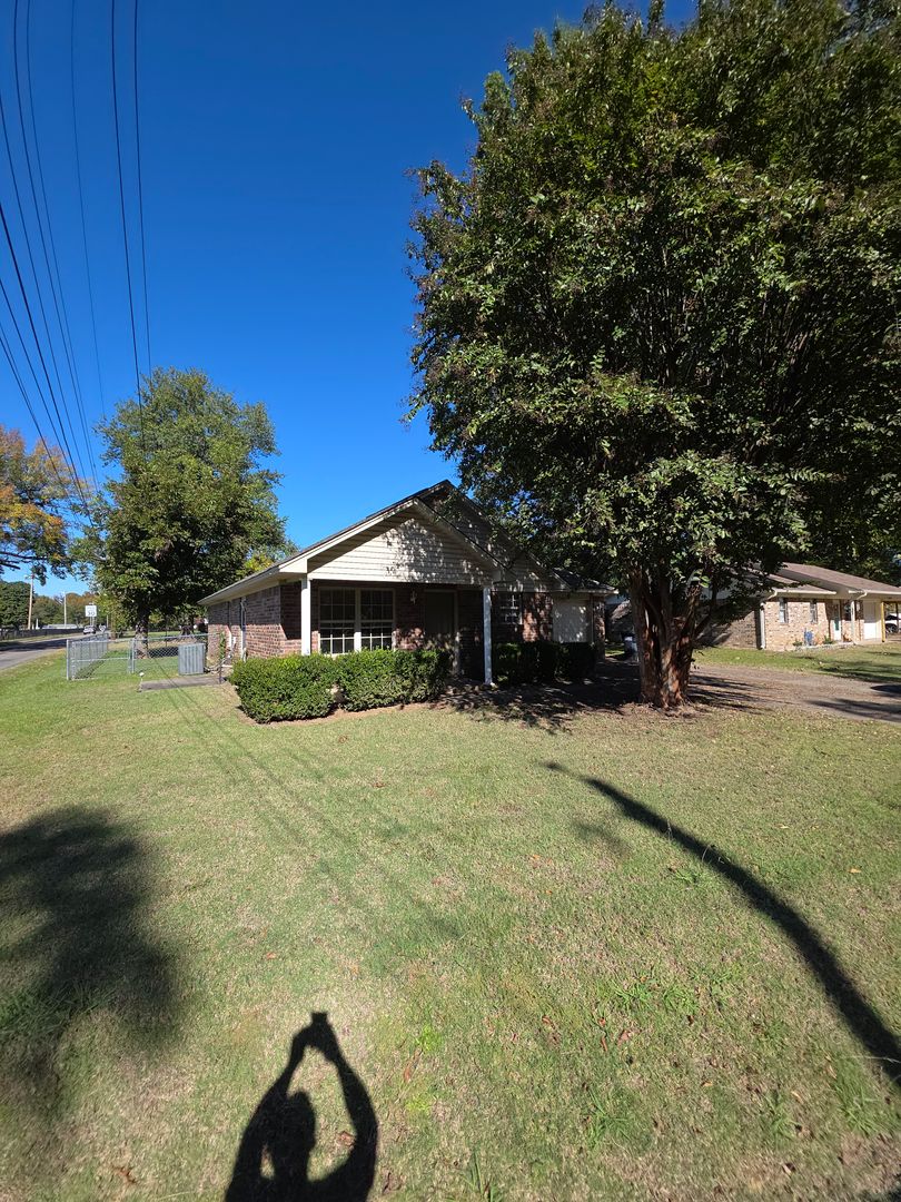 Russellville House: 401 E 11th Street
