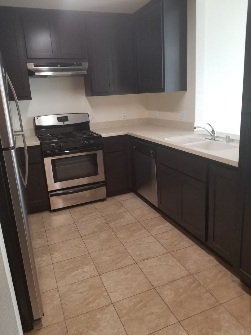 Manteca Apartment: 405 Eastwood Avenue