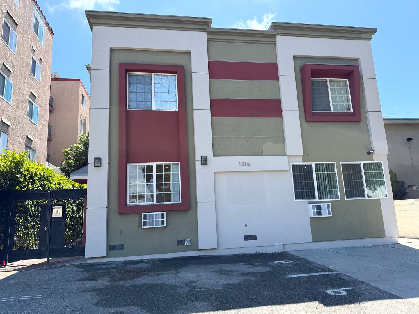 Venice Apartment: 1316 Venice Blvd