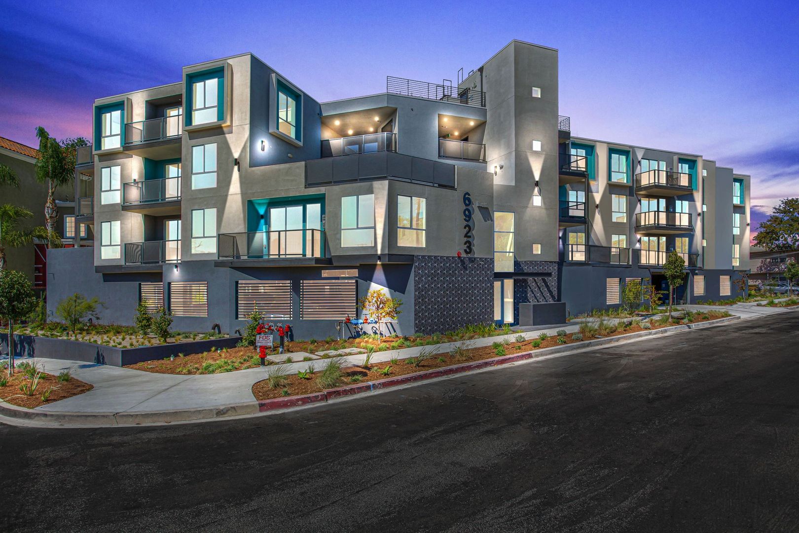 Los Angeles Apartment: 6923 Kittyhawk Ave