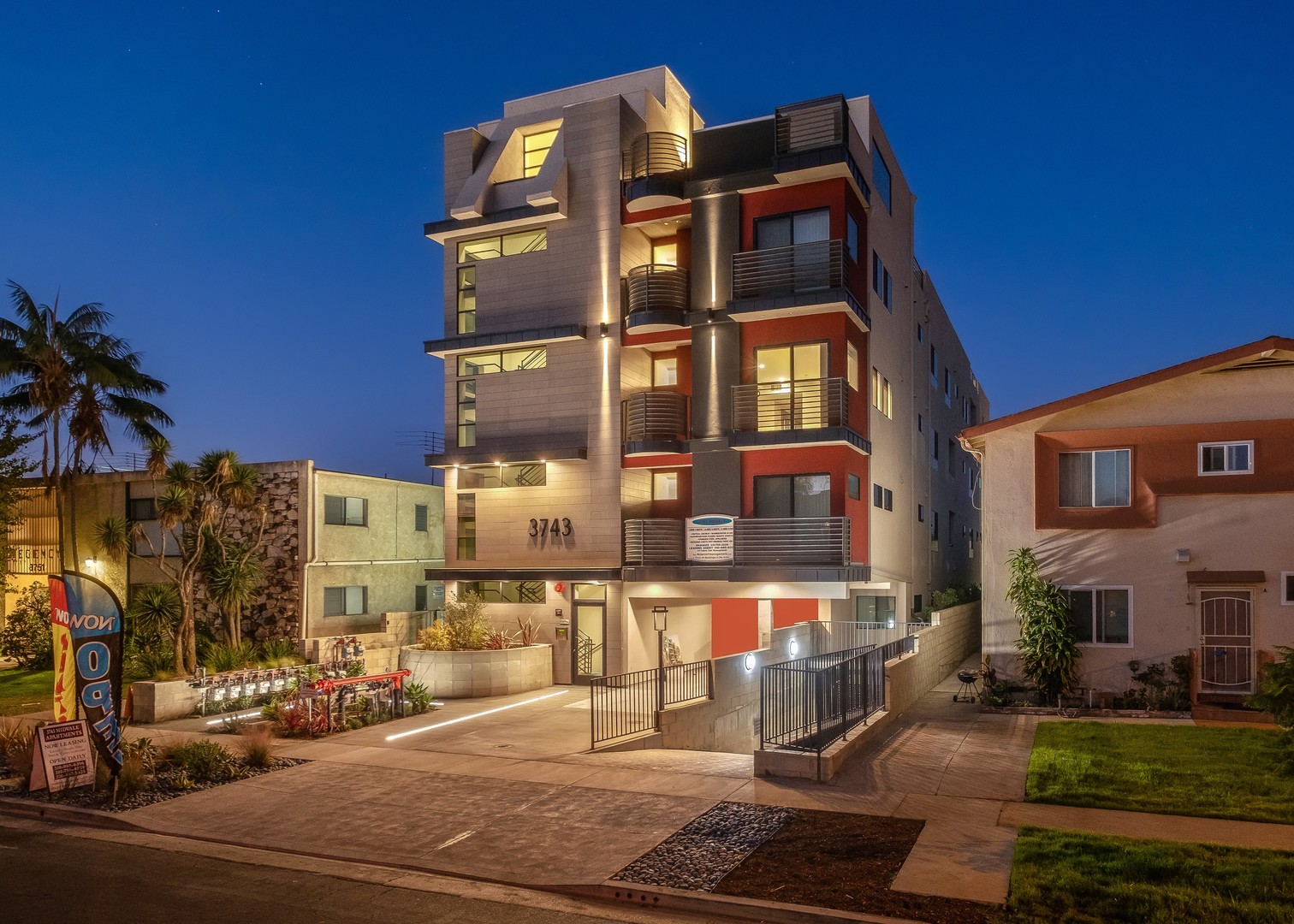 Los Angeles Apartment: 3743 Midvale Ave