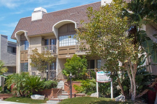 UPPER*1BD*1BA* WASHER/DRYER IN UNIT* AIR COND *HWFLS*FIREPLACE*AC*PALMS/CULVER CITY/WLA