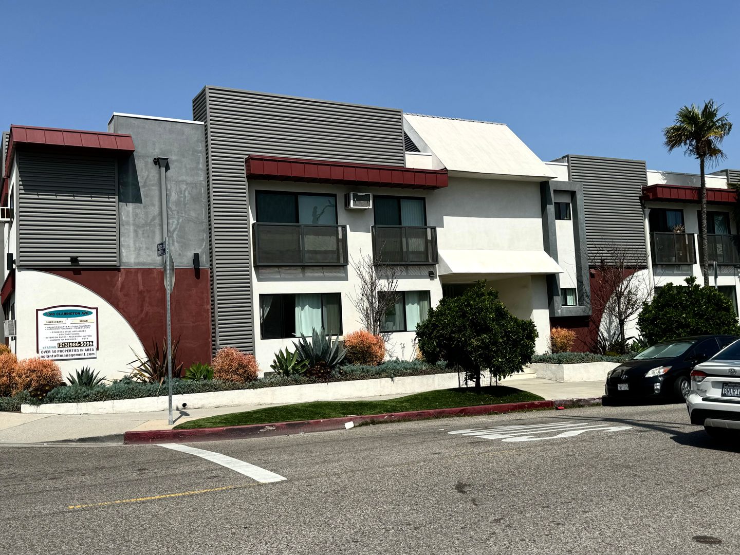 Los Angeles Apartment: 3510 Clarington Ave