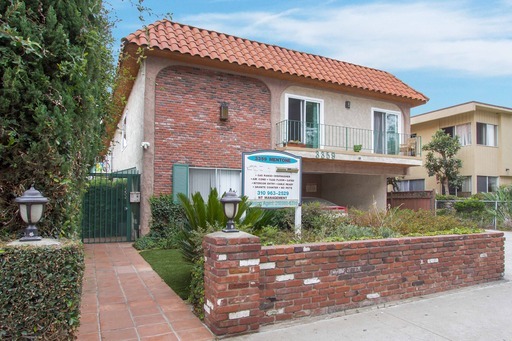 Los Angeles Apartment: 3359 Mentone Ave