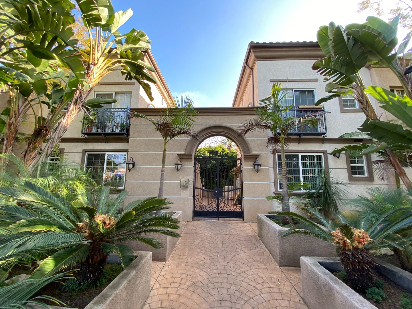 Los Angeles Apartment: 12504 Venice Blvd