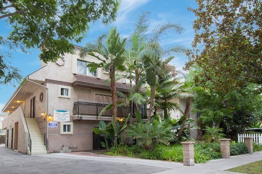 Los Angeles Apartment: 3735 Canfield Ave