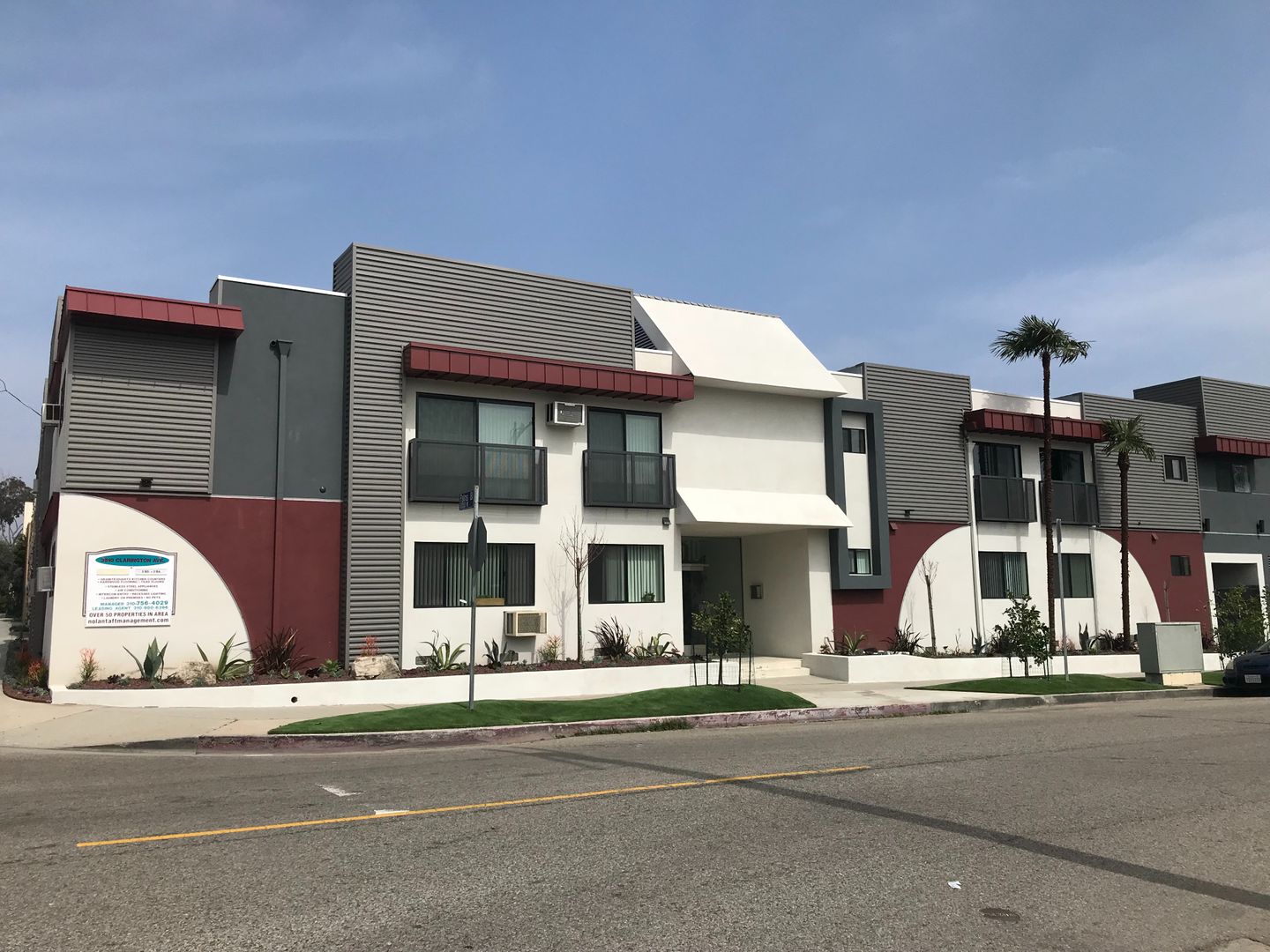 Los Angeles Apartment: 3510 Clarington Ave