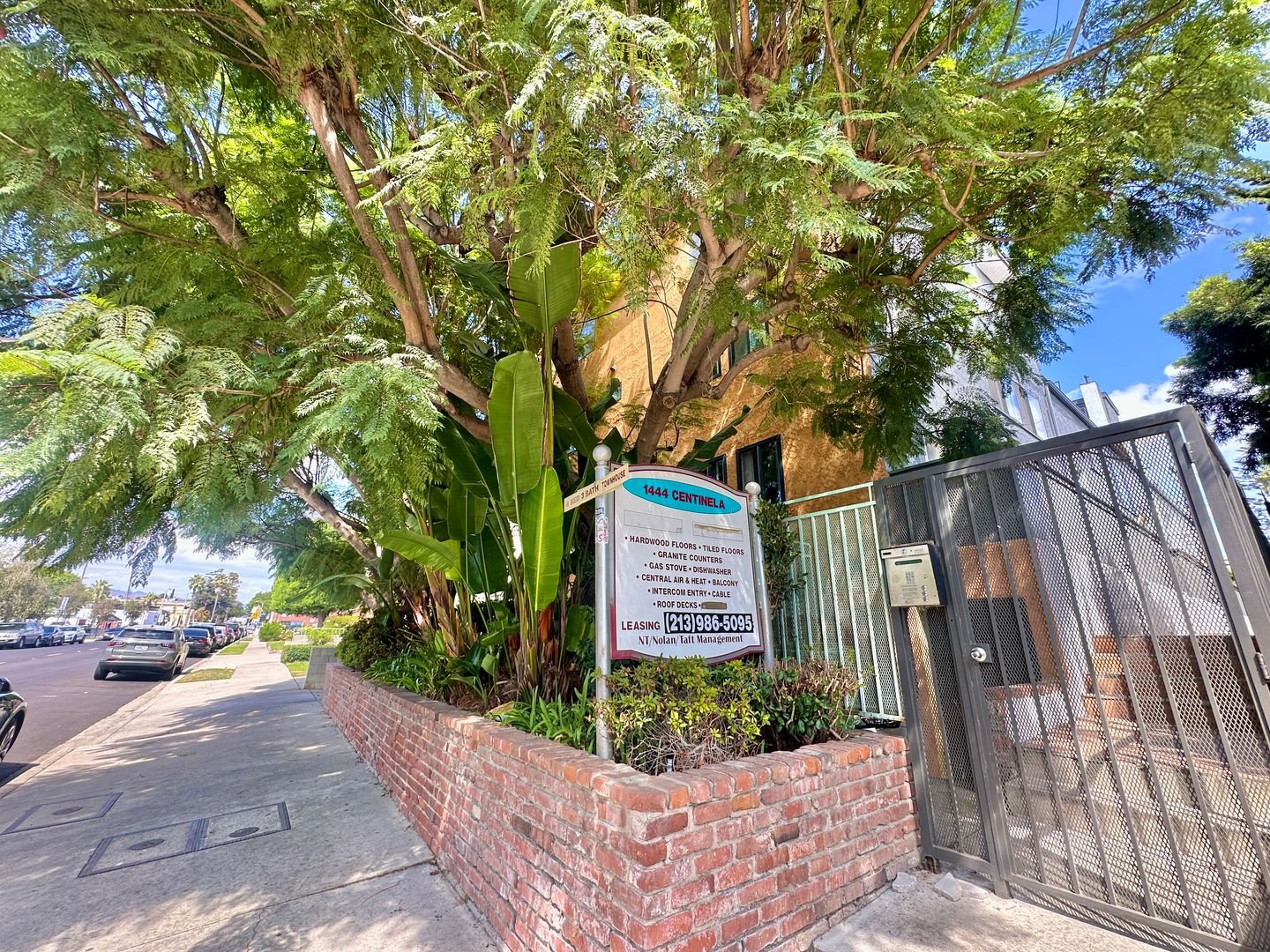 Los Angeles Apartment: 1444 Centinela Ave