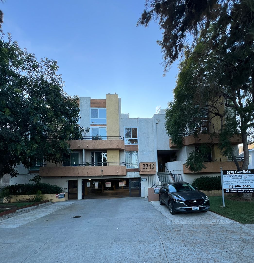 Los Angeles Apartment: 3715 Canfield Ave