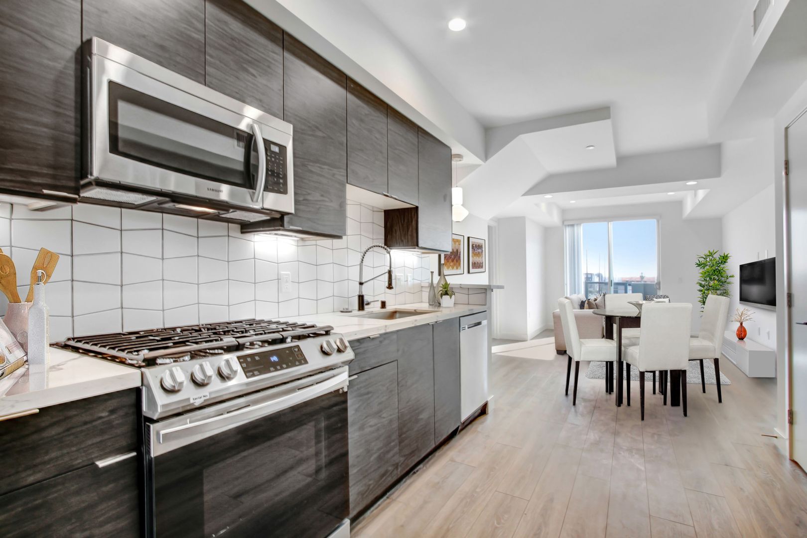 Los Angeles Apartment: 3355 Overland Ave.