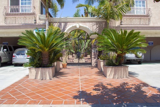 Los Angeles Apartment: 3608 Keystone Ave