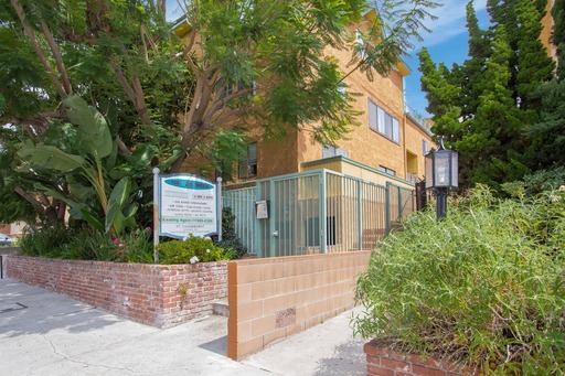 REMODELED LOWER*1BD*1BA*HWFLS*PATIO*W/D IN UNIT *CENTRAL AIR/HEAT* FIREPLACE*GATED PARKING* WLA/SANTA MONICA