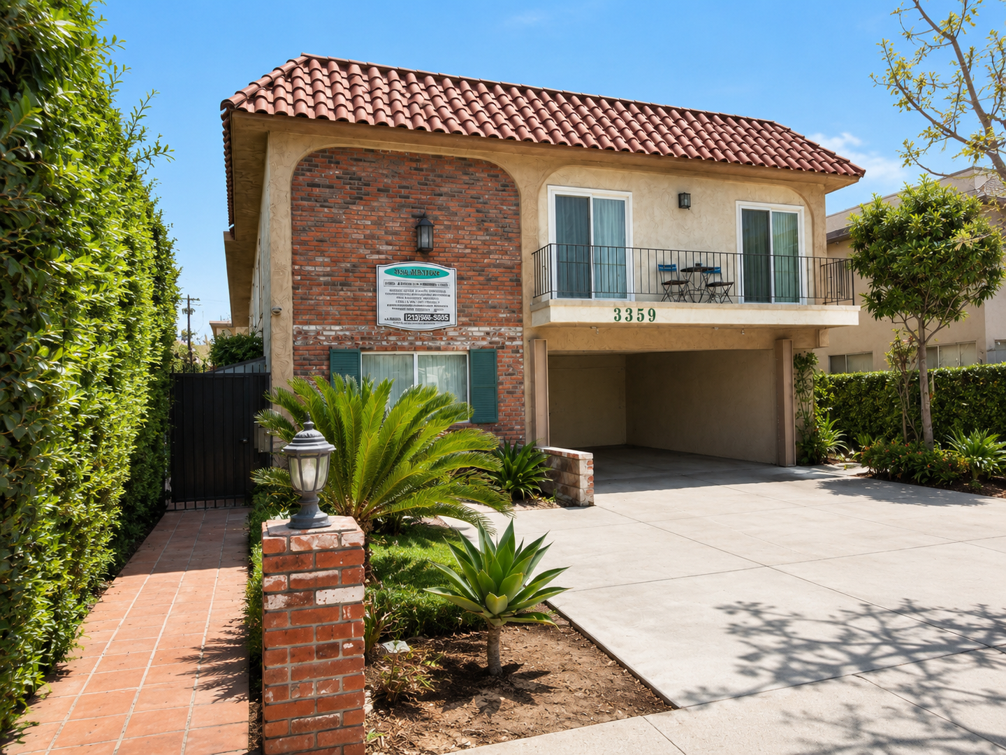 Los Angeles Apartment: 3359 Mentone Ave