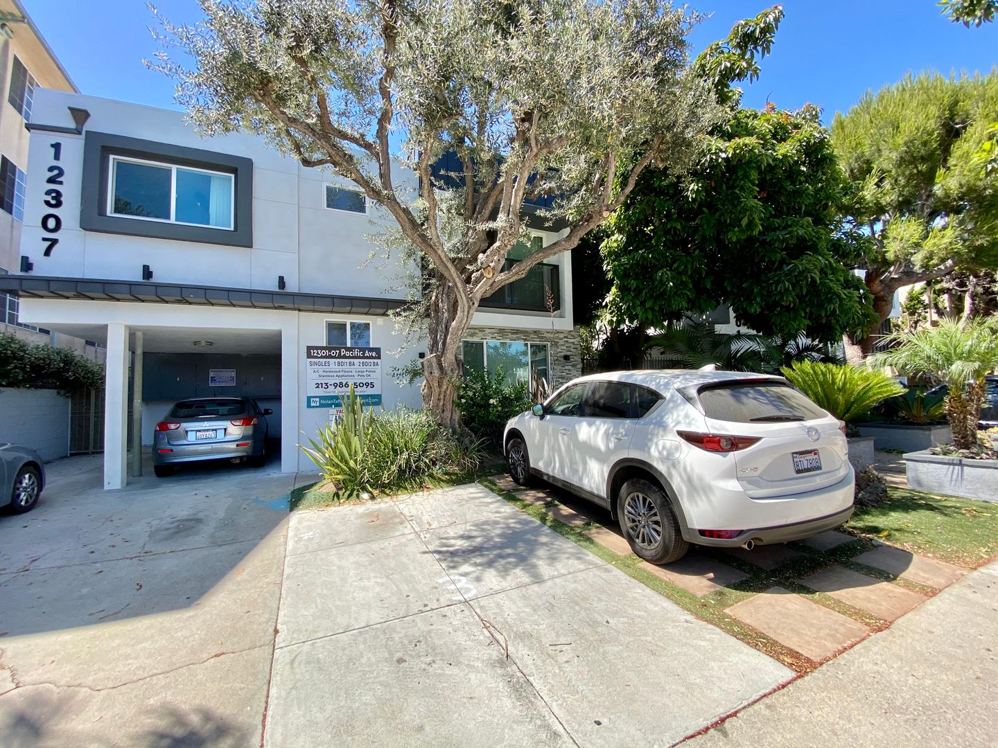 Los Angeles Apartment: 12301 & 12307 Pacific Ave