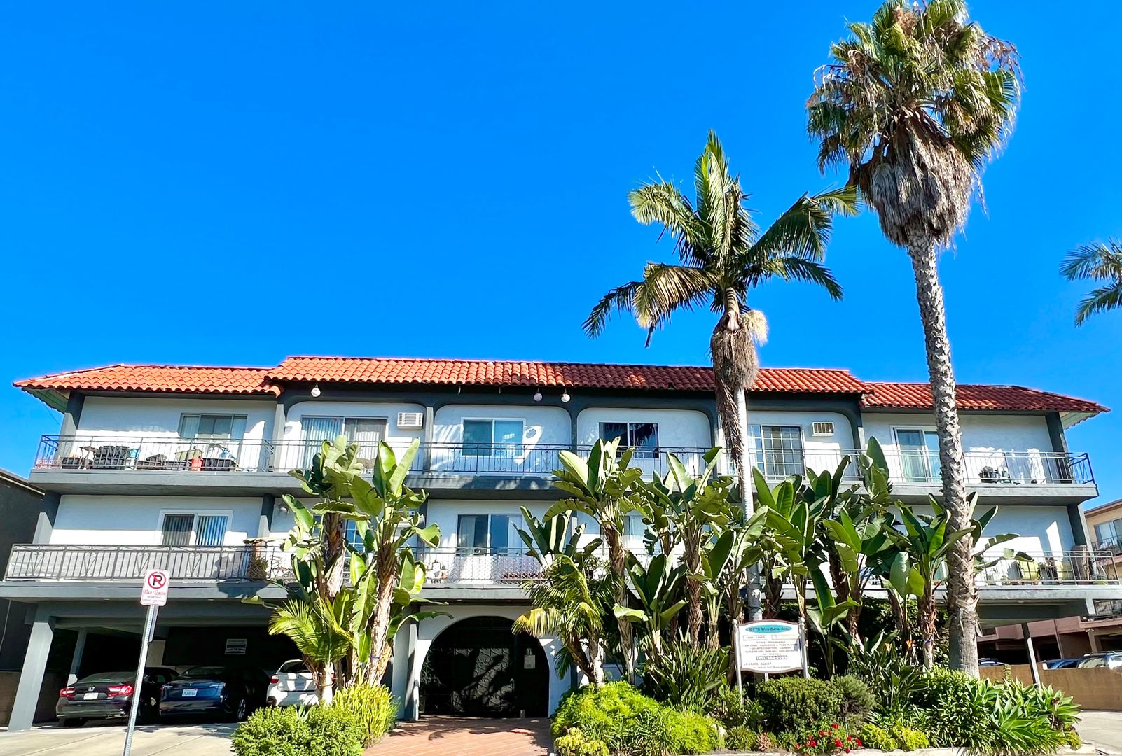 Los Angeles Apartment: 10779 Woodbine St.