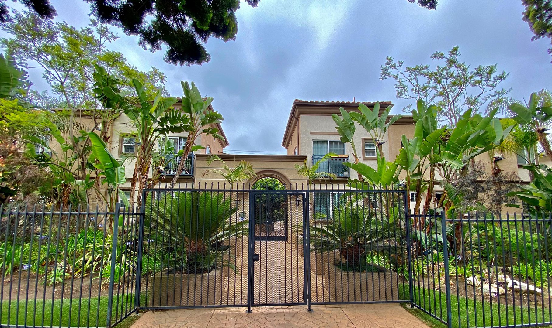 Los Angeles Apartment: 12504 Venice Blvd