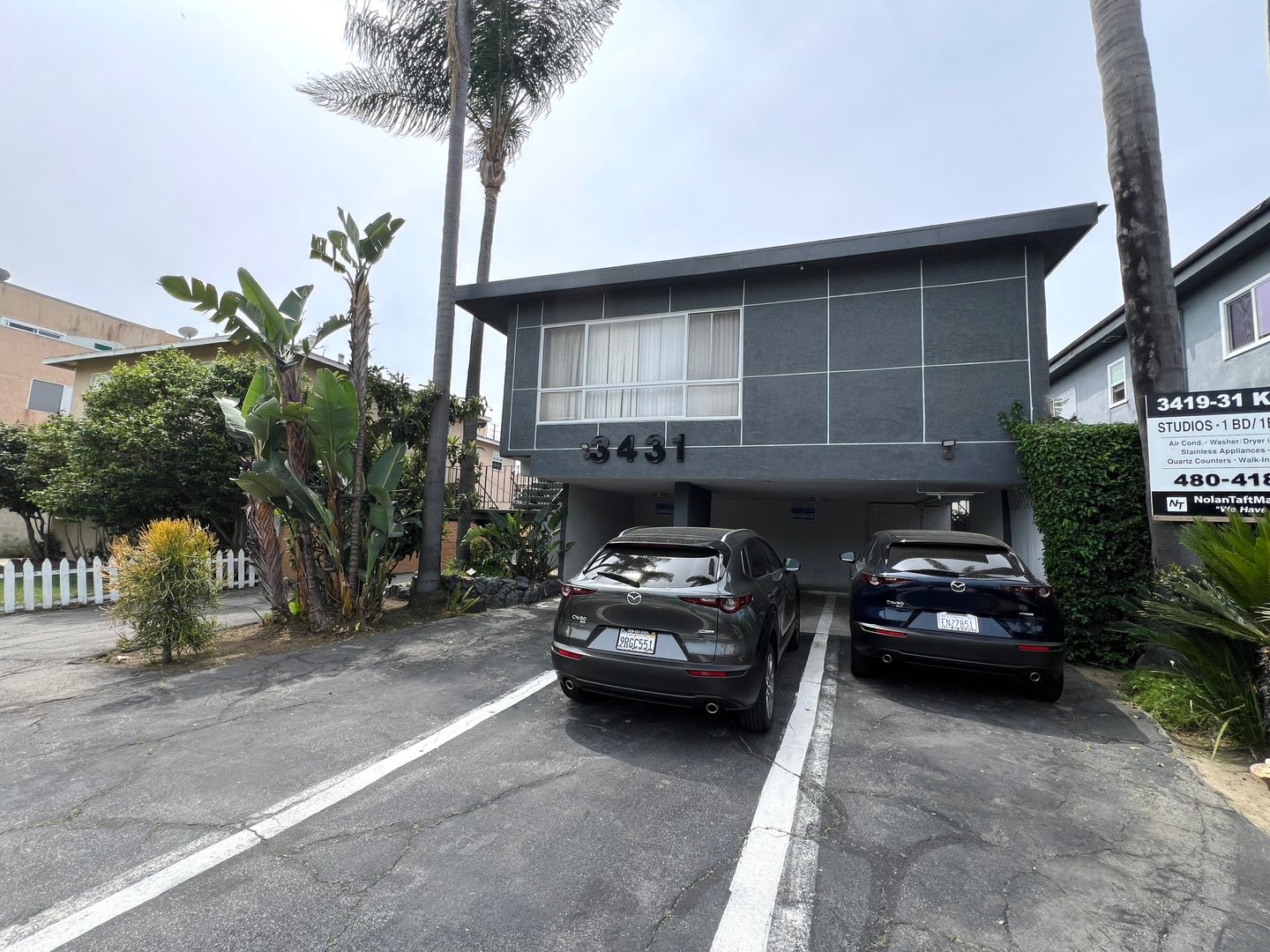 Los Angeles Apartment: 3419-31 Keystone Ave