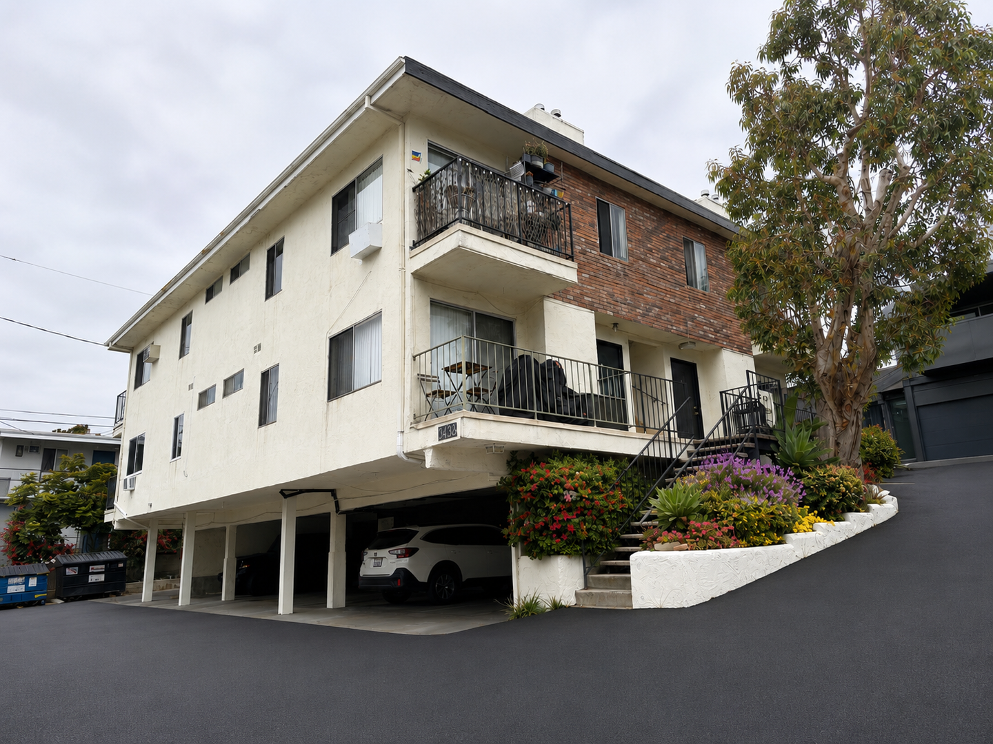 Los Angeles Apartment: 3432 34 Centinela Ave