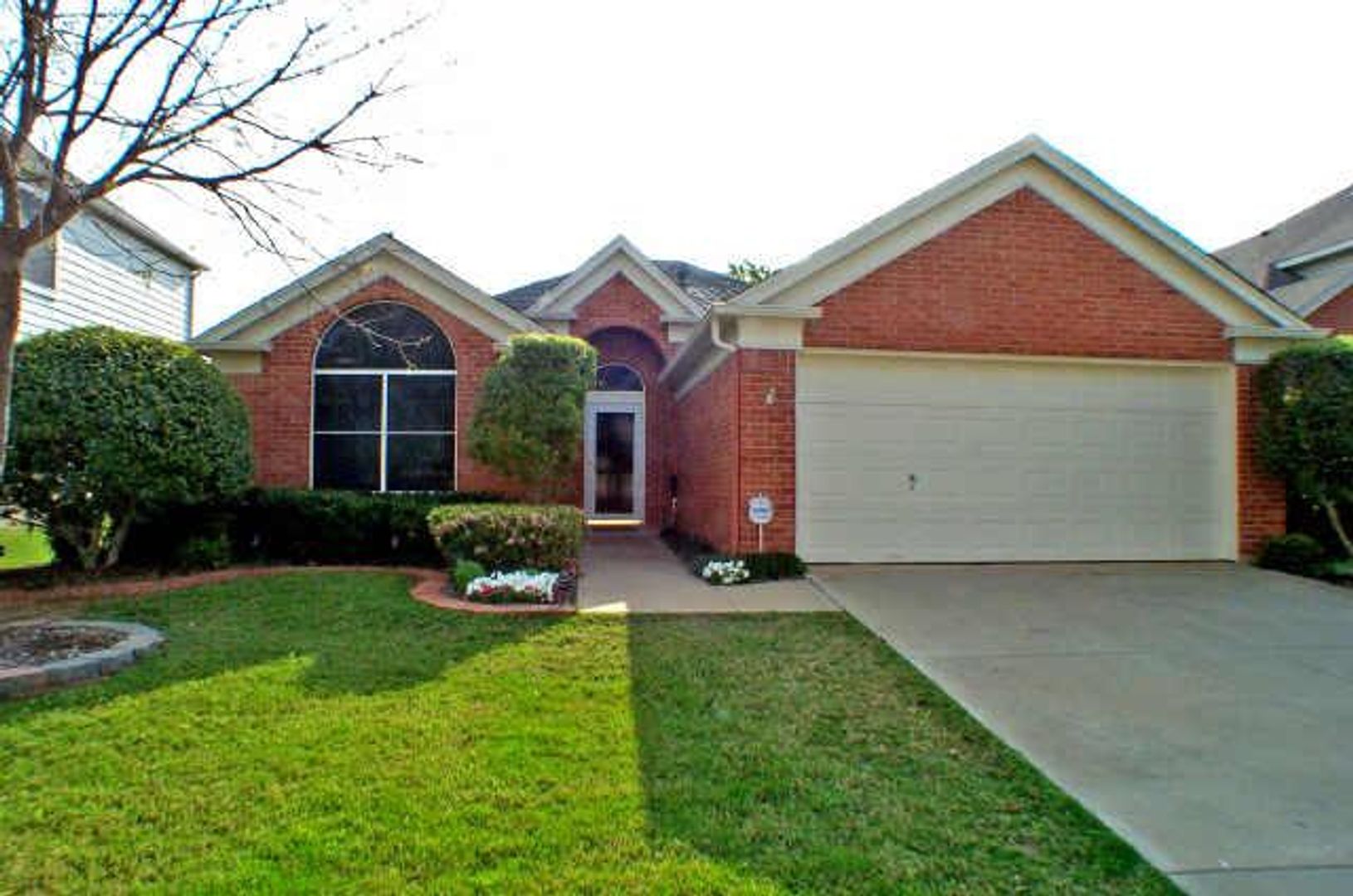 Euless House: 906 Roaring Canyon Rd