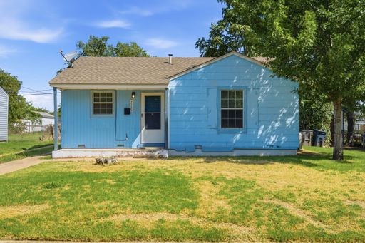 Charming Updated Home with New Kitchen & HVAC – photo 1