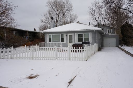 2 Bedroom Duplex Located Near Memorial Park & Downtown – photo 1